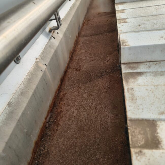 CANALES SELLADOS NAVE AMPOSTA ANTES