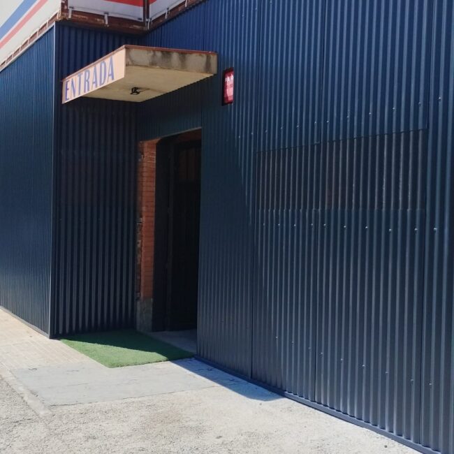 FACHADA METÁLICA OKALMA 4